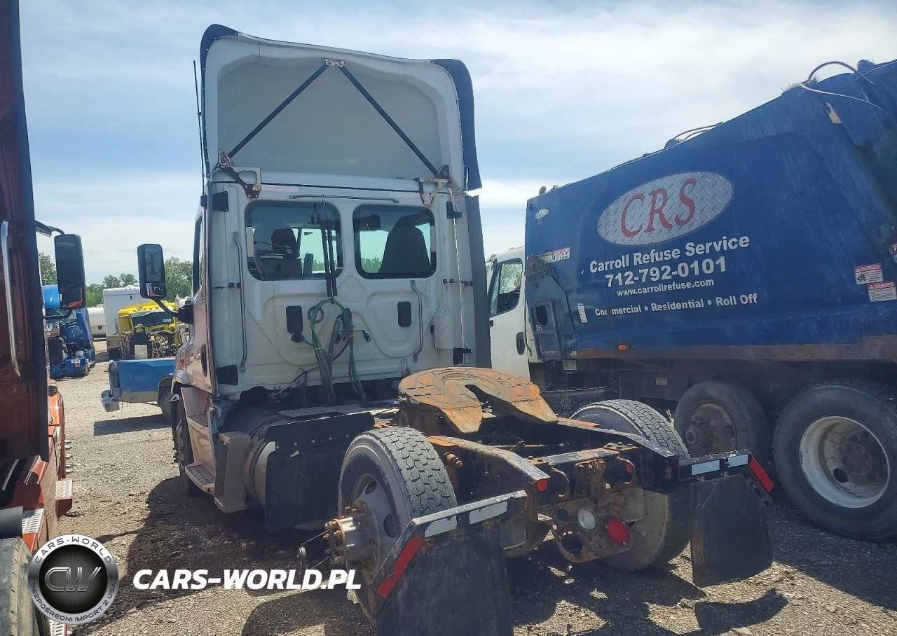 2017 Freightliner Cascadia 113 Semi Truck VIN:3AKBGADVXHSJD0466 - 3