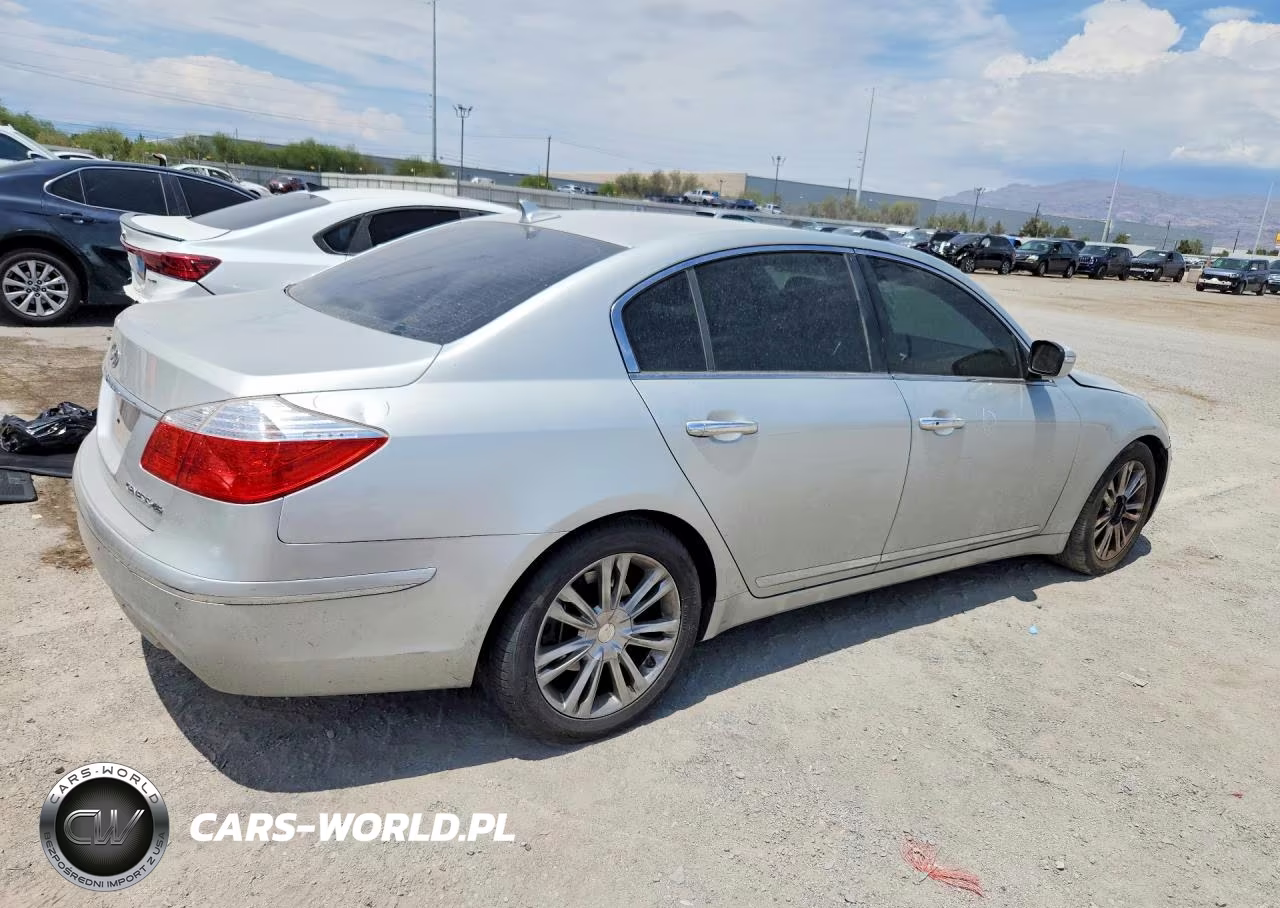 2011 Hyundai Genesis 4.6L VIN:KMHGC4DF7BU127301 - 3