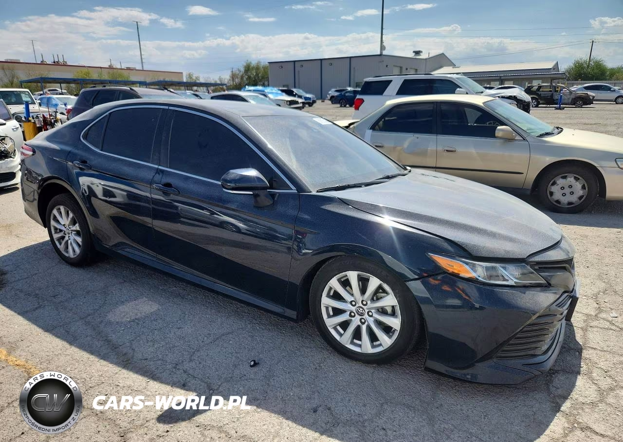 2019 Toyota Camry Le VIN:4T1B11HK9KU280512 - 4