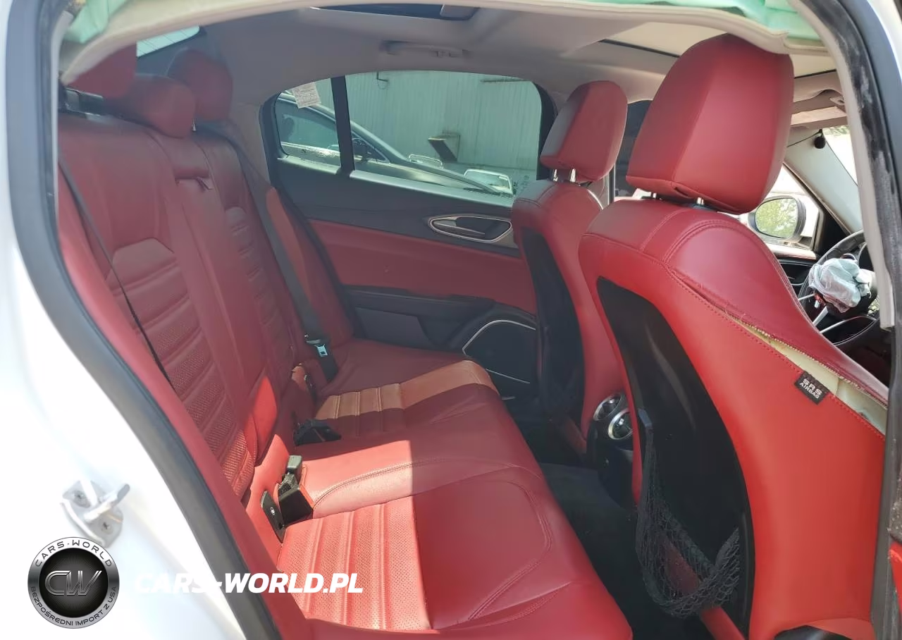 2017 Alfa Romeo Giulia Ti Q4 VIN:ZARFAEEN7H7555268 - 10