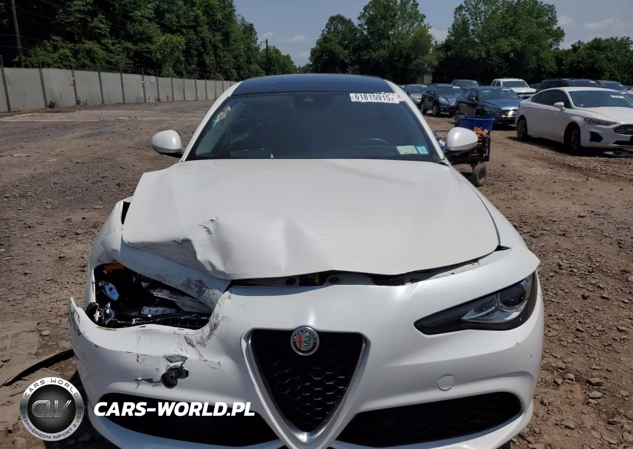 2017 Alfa Romeo Giulia Ti Q4 VIN:ZARFAEEN7H7555268 - 5