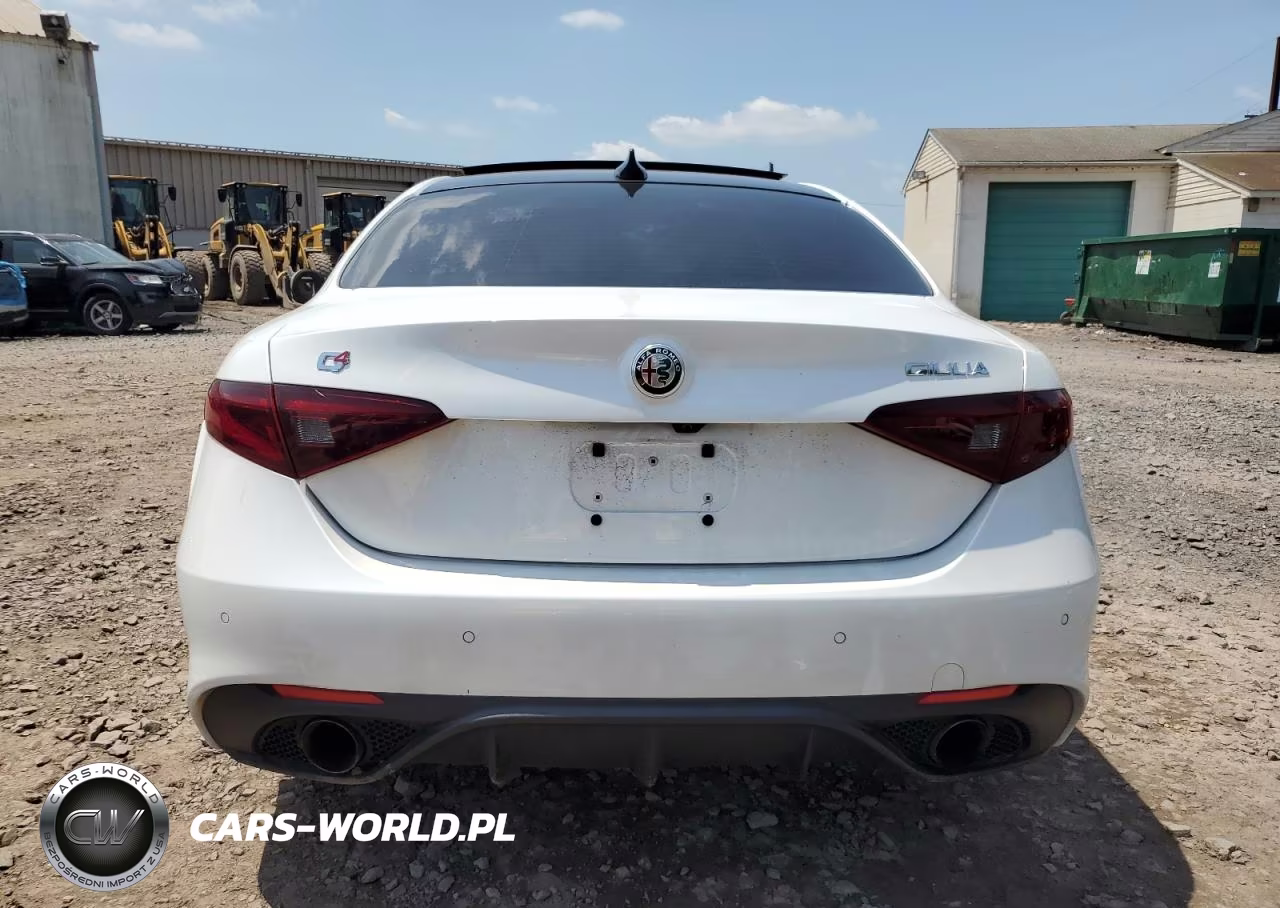 2017 Alfa Romeo Giulia Ti Q4 VIN:ZARFAEEN7H7555268 - 6