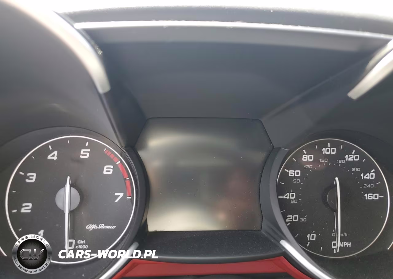 2017 Alfa Romeo Giulia Ti Q4 VIN:ZARFAEEN7H7555268 - 9