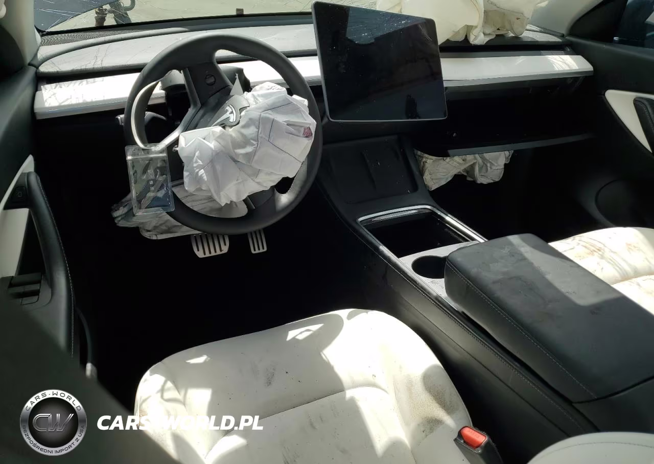 2022 Tesla Model Y VIN:7SAYGDEF7NF366990 - 16