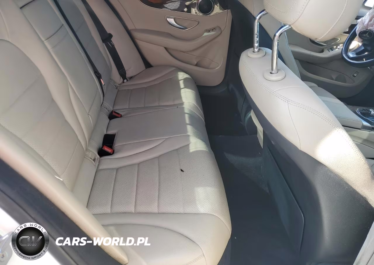 2018 Mercedes-Benz C 300 VIN:55SWF4JB9JU239693 - 10
