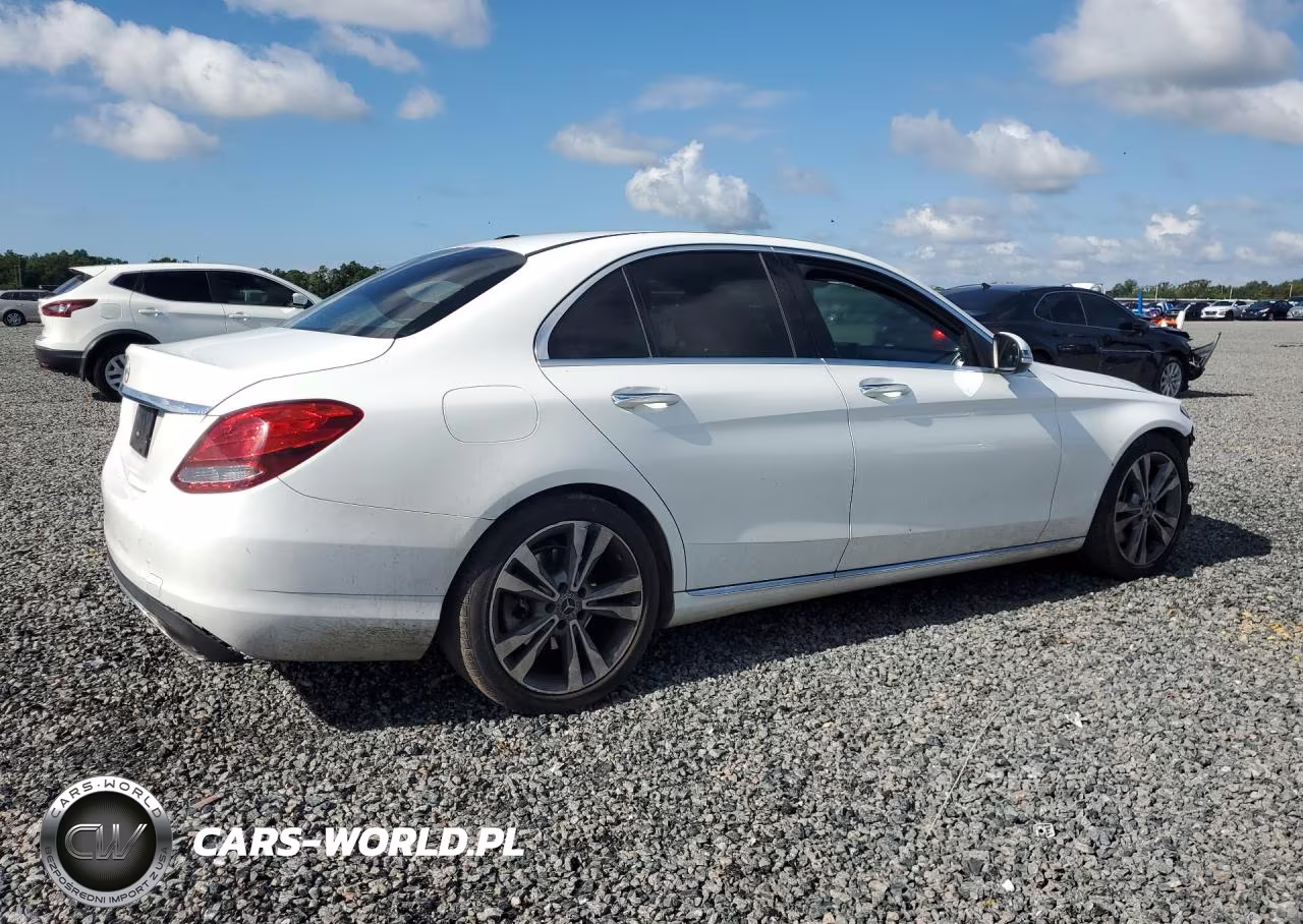 2018 Mercedes-Benz C 300 VIN:55SWF4JB9JU239693 - 3