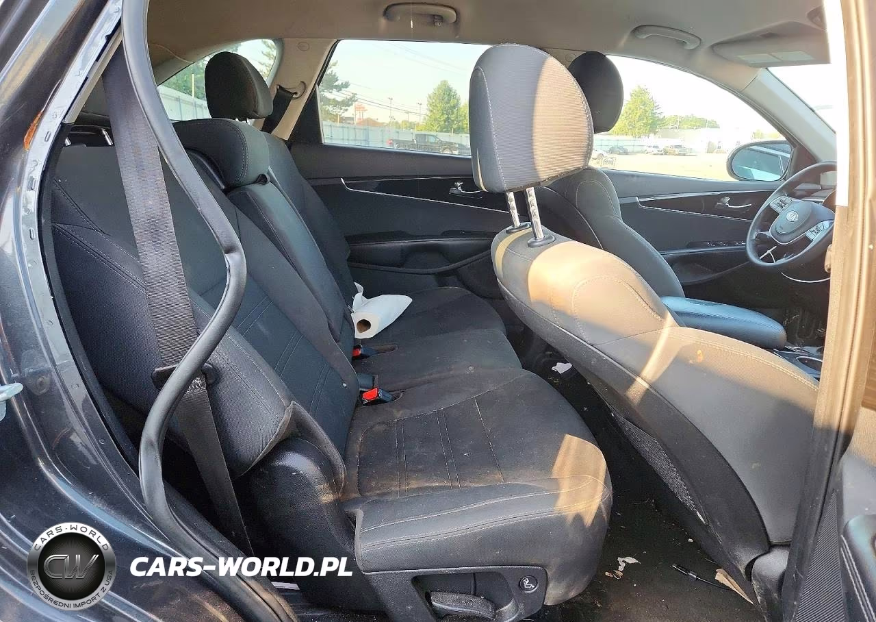 2020 Kia Sorento S VIN:5XYPGDA50LG692609 - 11