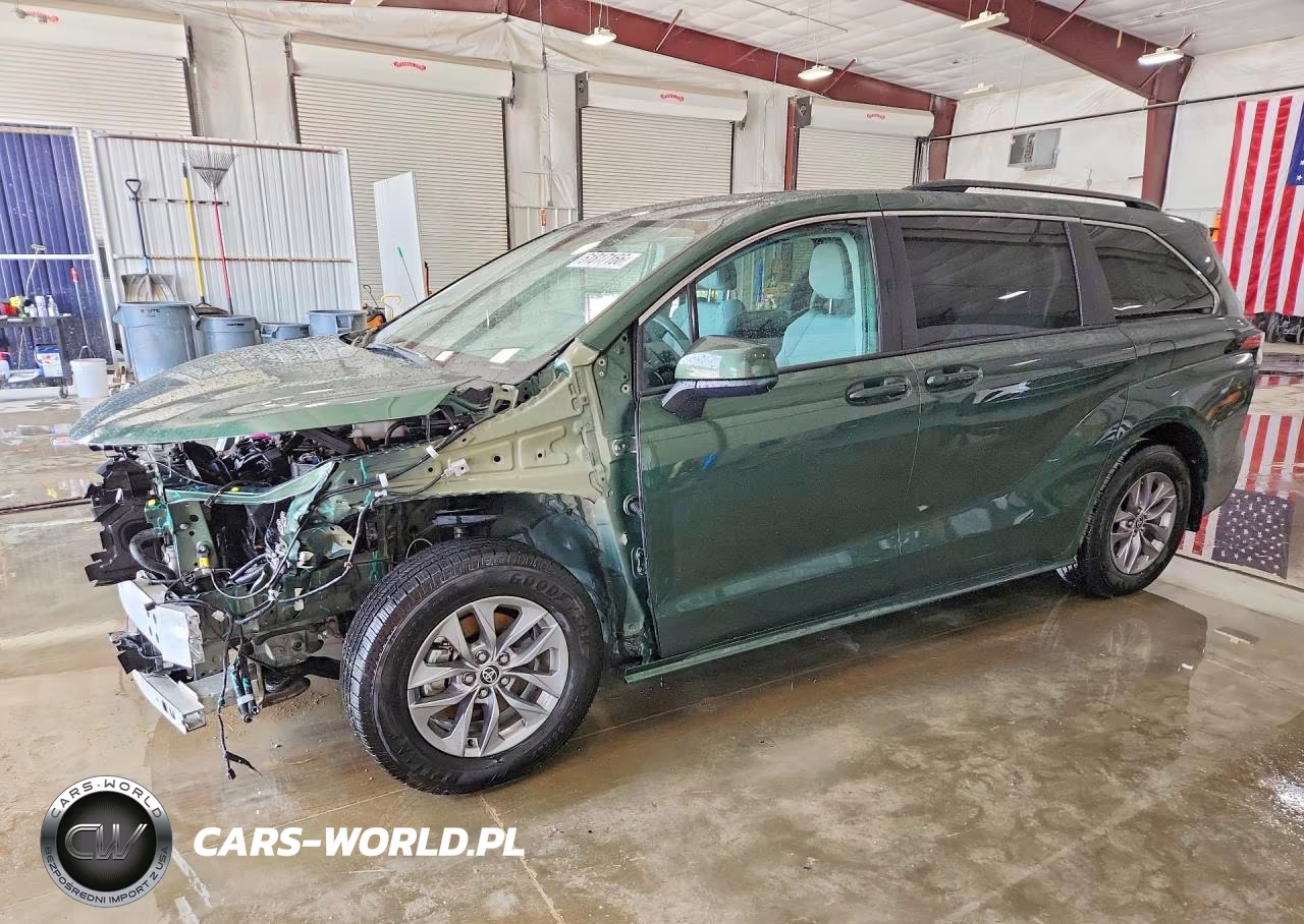 2022 Toyota Sienna Le – zdjęcie 1 z 13