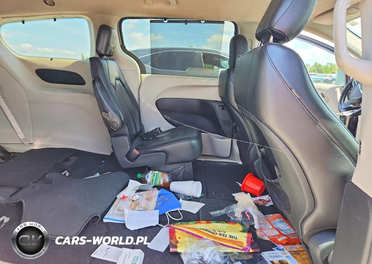 2020 Chrysler Pacifica Touring L VIN:2C4RC1BG8LR131833 - 11