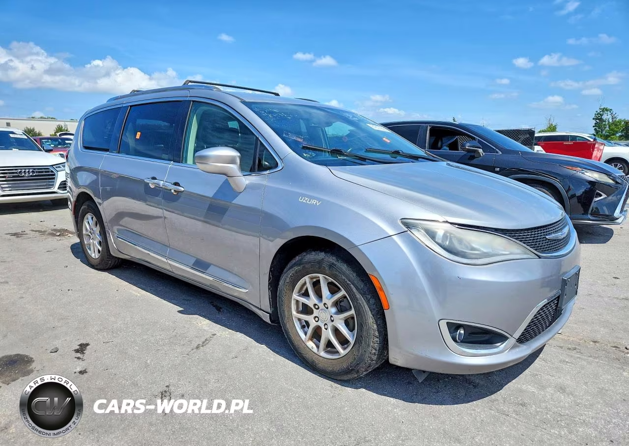 2020 Chrysler Pacifica Touring L VIN:2C4RC1BG8LR131833 - 4