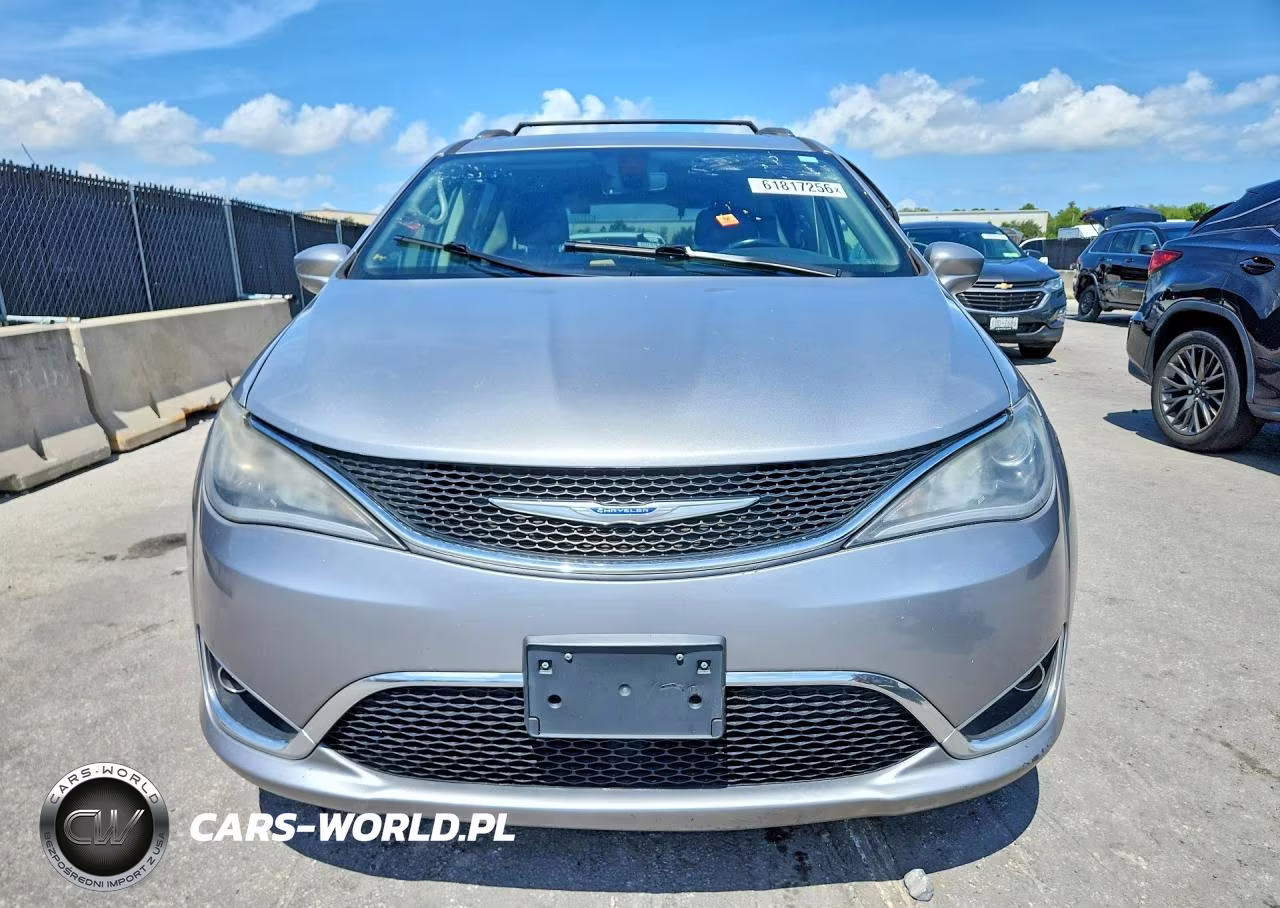 2020 Chrysler Pacifica Touring L VIN:2C4RC1BG8LR131833 - 5