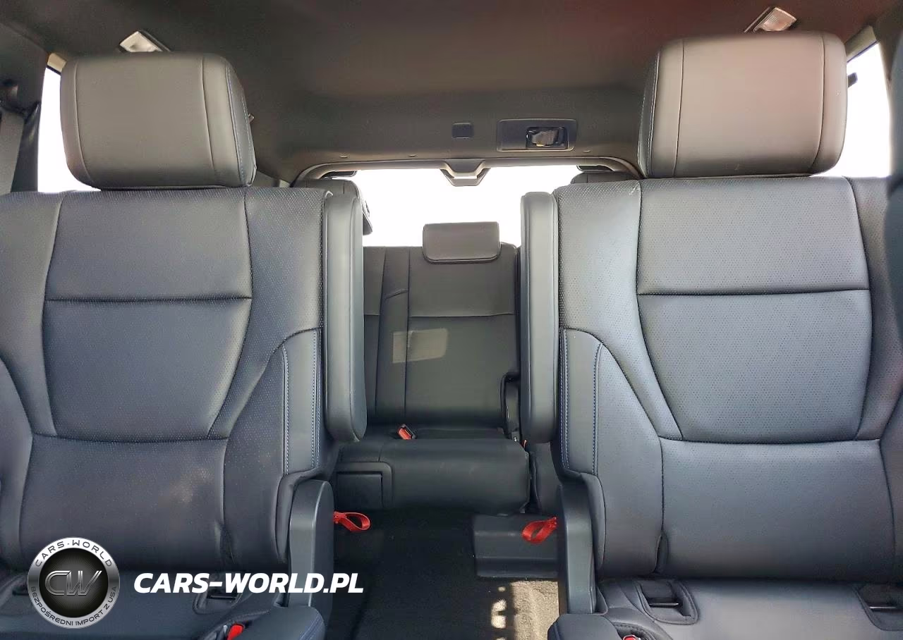 2025 Toyota Sequoia Platinum VIN:7SVAAABA2SX054722 - 10