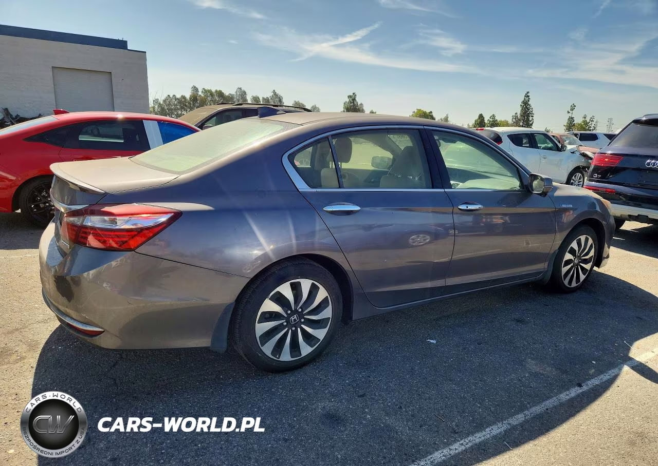 2017 Honda Accord Hybrid VIN:JHMCR6F35HC006666 - 3