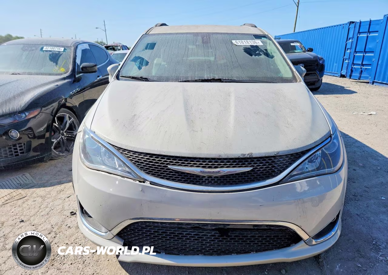 2017 Chrysler Pacifica Touring L VIN:2C4RC1BG0HR653878 - 5