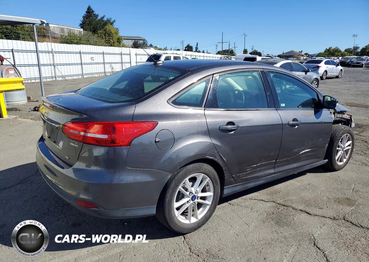 2015 Ford Focus Se VIN:1FADP3F27FL276602 - 3