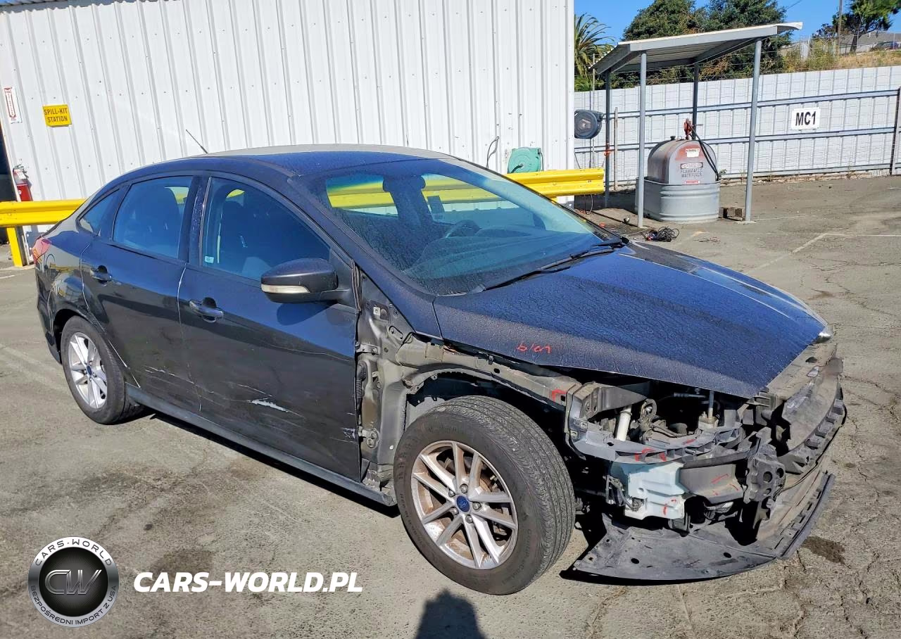 2015 Ford Focus Se VIN:1FADP3F27FL276602 - 4