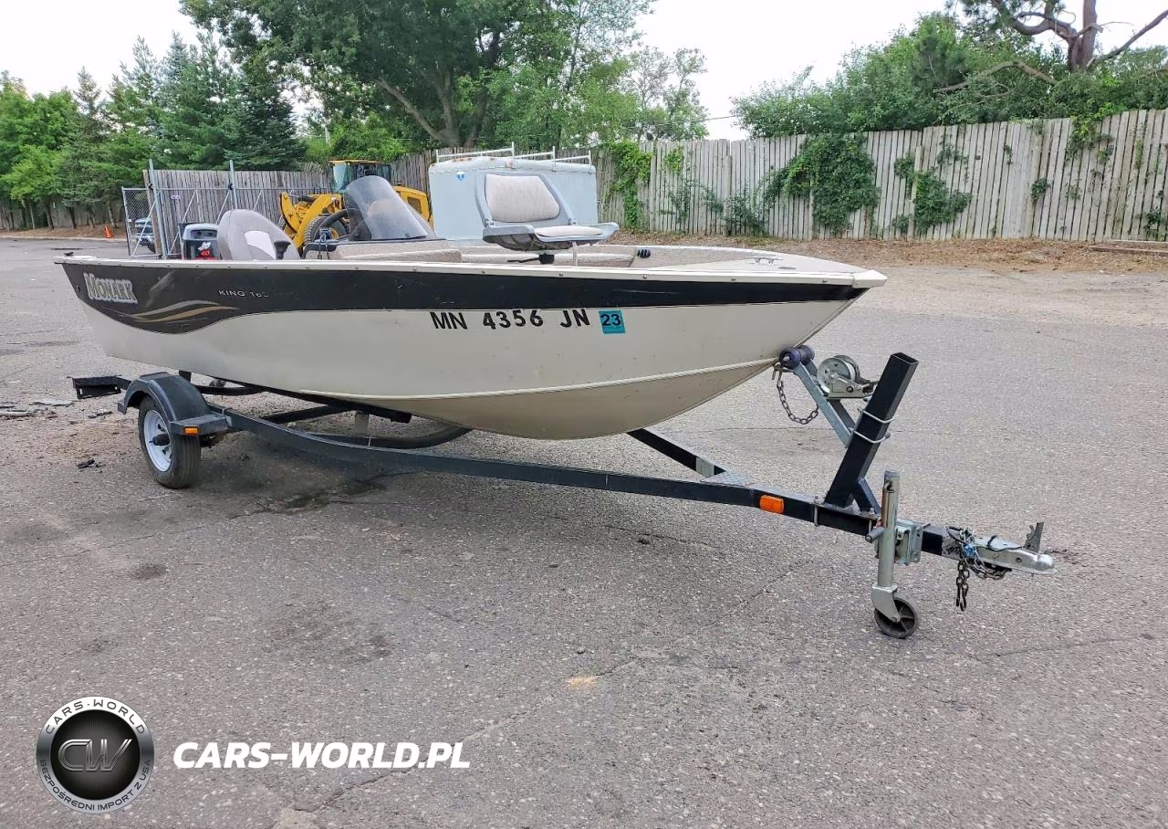 2003 Monark Boat - Boat