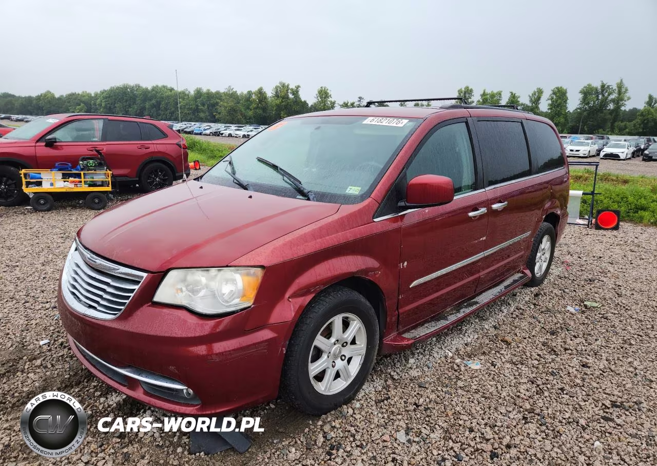 2012 Chrysler Town & Country Touring – zdjęcie 1 z 13
