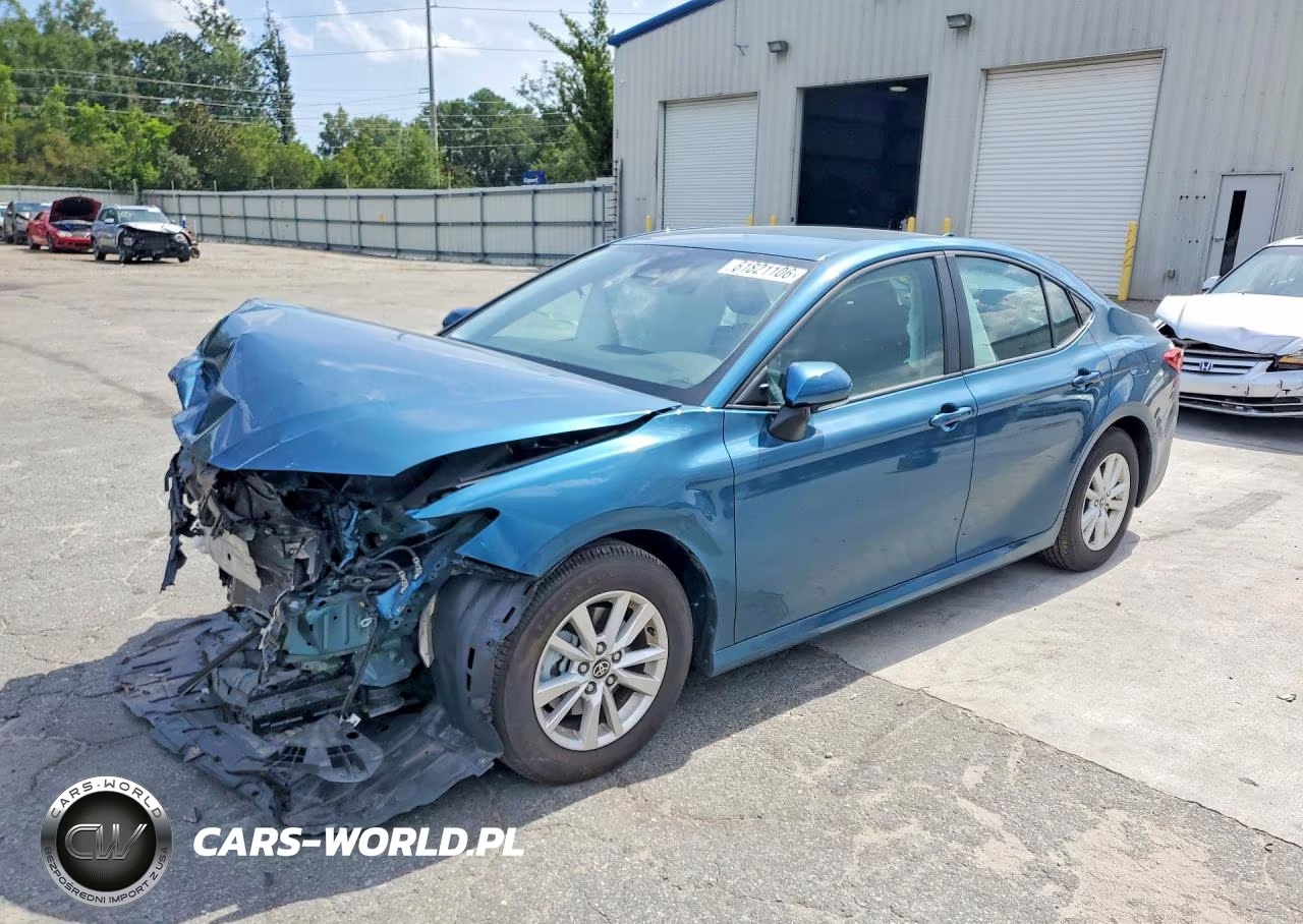 2025 Toyota Camry Le – zdjęcie 1 z 12