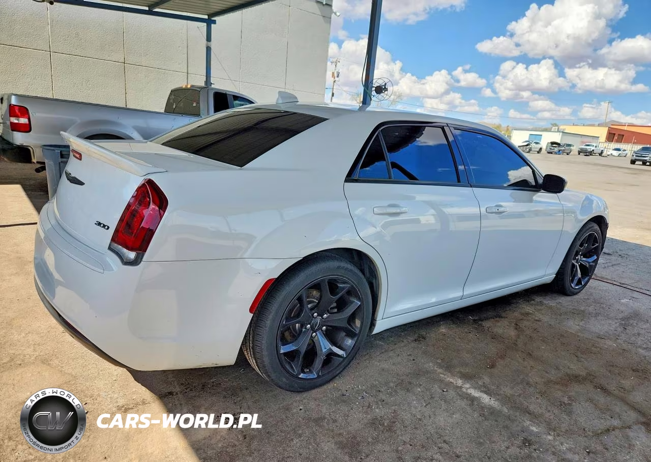 2022 Chrysler 300 Touring VIN:2C3CCAAG0NH174311 - 3