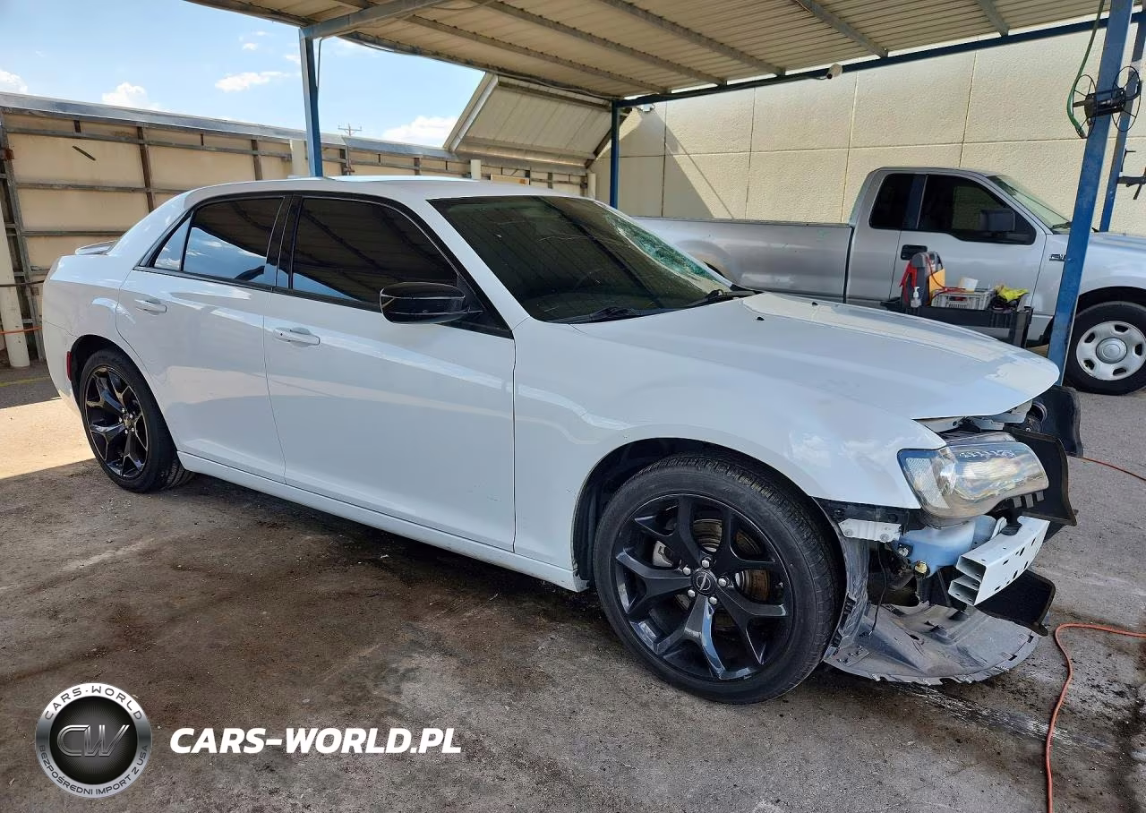 2022 Chrysler 300 Touring VIN:2C3CCAAG0NH174311 - 4