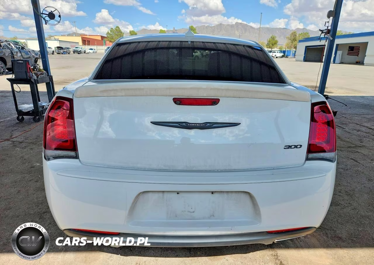 2022 Chrysler 300 Touring VIN:2C3CCAAG0NH174311 - 6