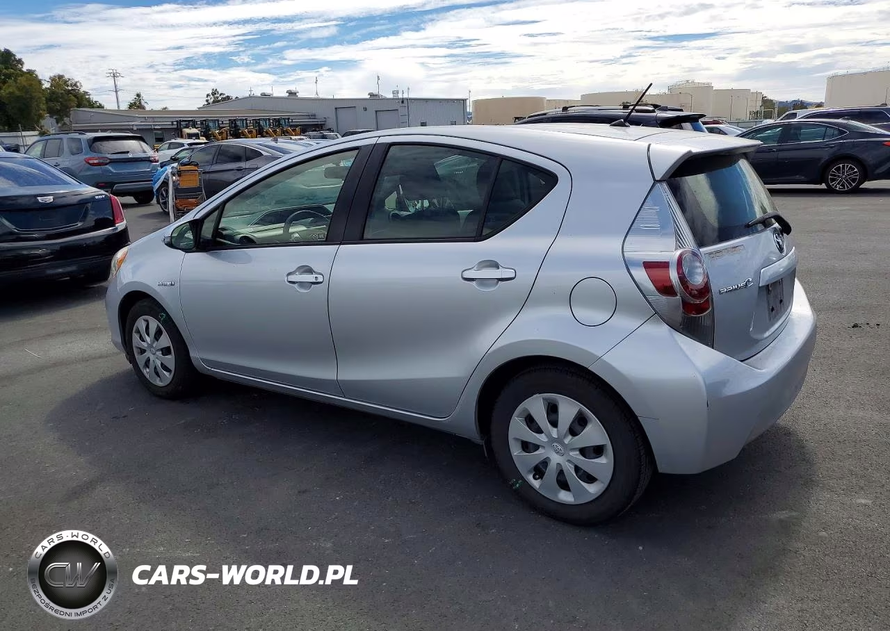 2014 Toyota Prius C Two VIN:JTDKDTB39E1571199 - 2