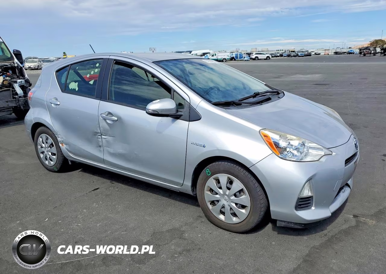 2014 Toyota Prius C Two VIN:JTDKDTB39E1571199 - 4