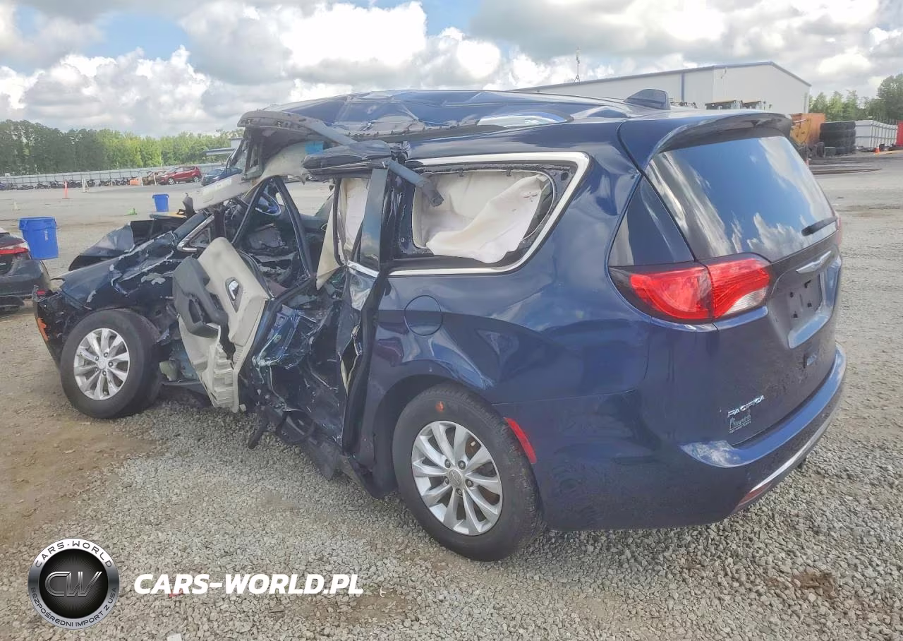 2018 Chrysler Pacifica Touring L VIN:2C4RC1BG1JR294028 - 2