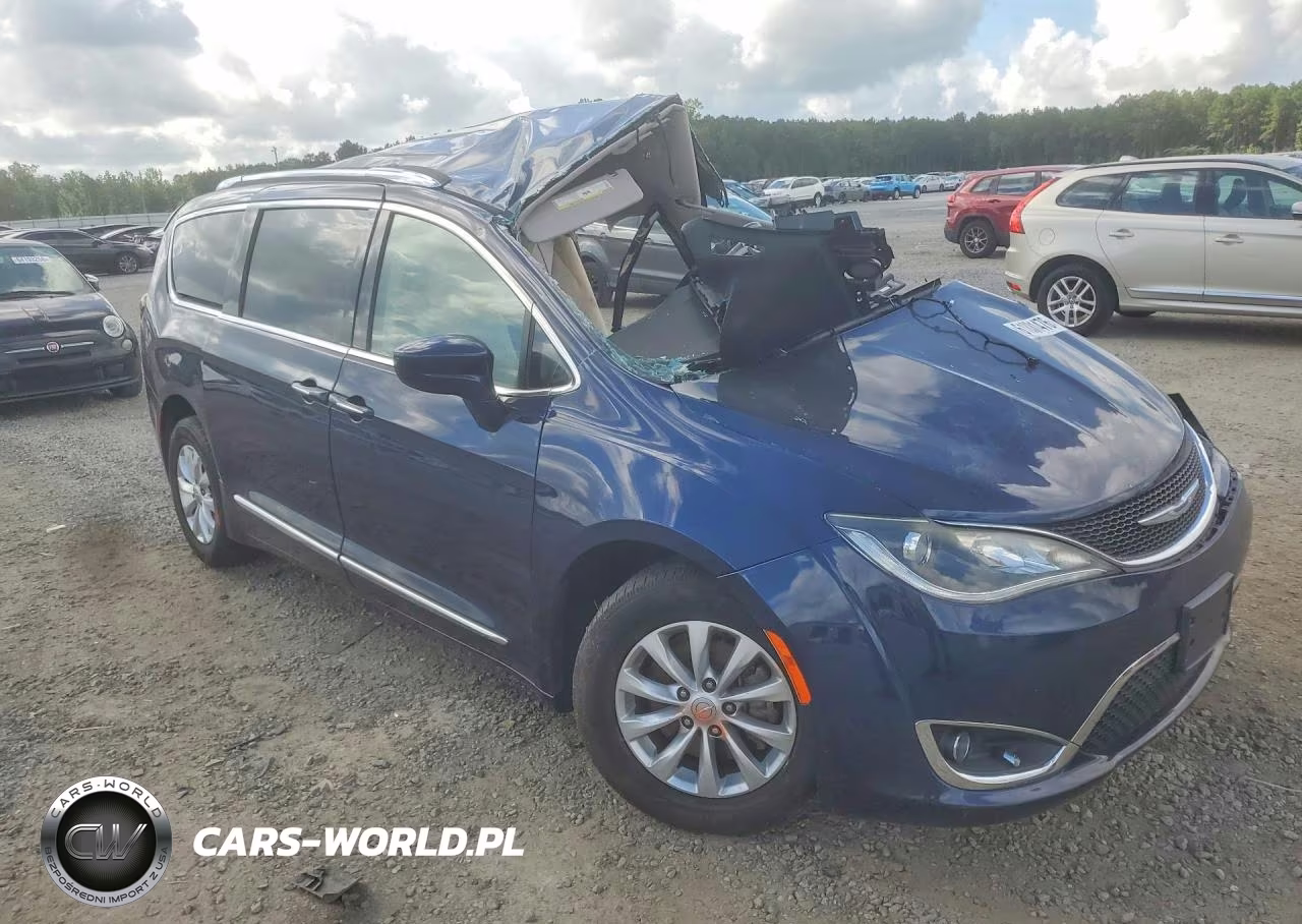 2018 Chrysler Pacifica Touring L VIN:2C4RC1BG1JR294028 - 4