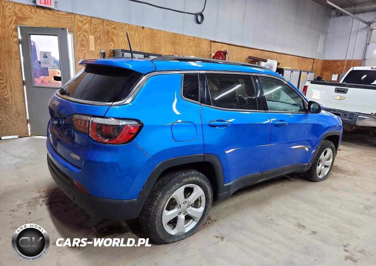 2018 Jeep Compass Latitude VIN:3C4NJDBBXJT454799 - 3