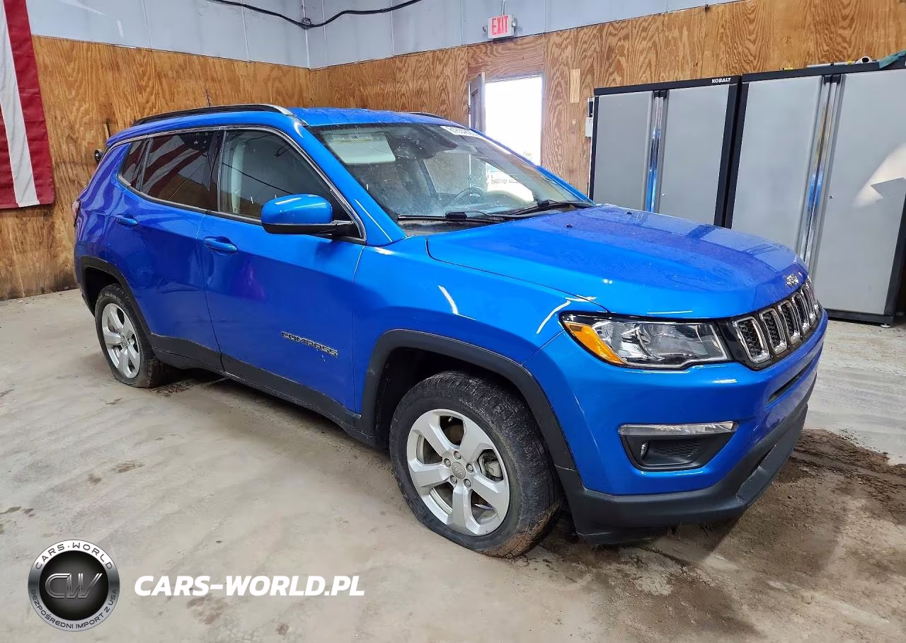 2018 Jeep Compass Latitude VIN:3C4NJDBBXJT454799 - 4