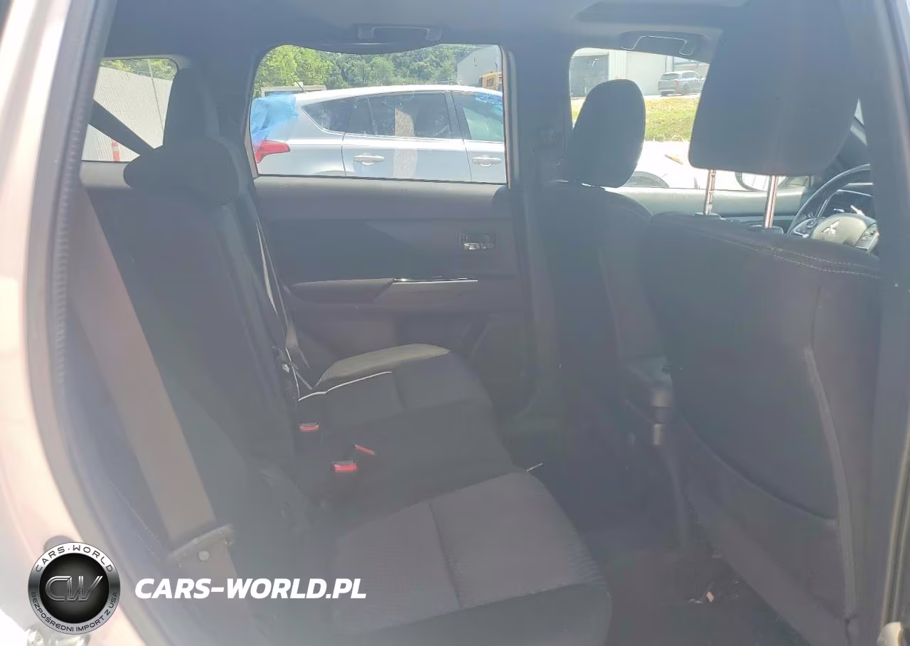 2018 Mitsubishi Outlander VIN:JA4AD3A30JZ025569 - 10