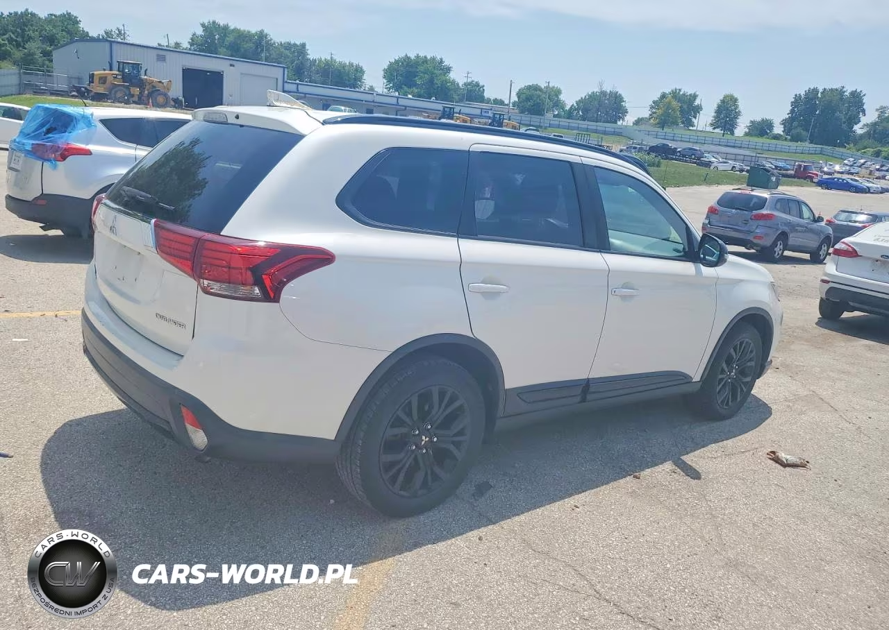 2018 Mitsubishi Outlander VIN:JA4AD3A30JZ025569 - 3
