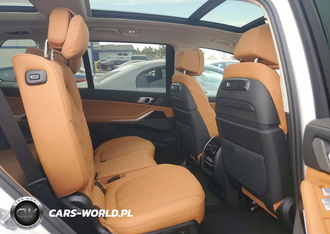 2027 BMW X7 xDrive40I VIN:5UX23EM04V9428758 - 10