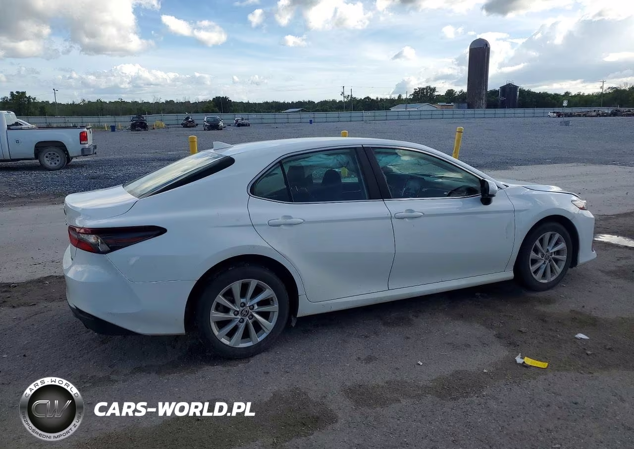 2024 Toyota Camry Le VIN:4T1C11AK6RU851365 - 3