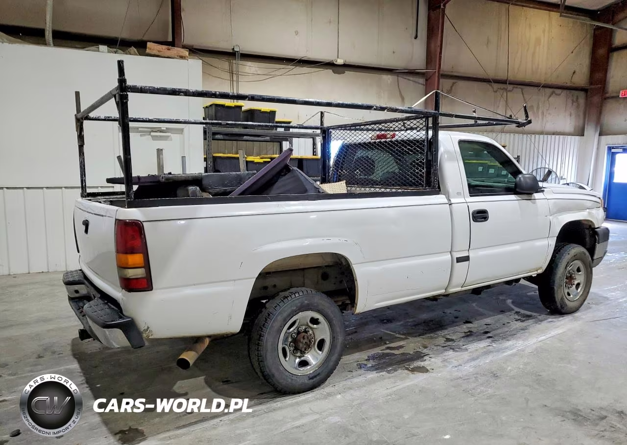 2006 Chevrolet Silverado C2500 Heavy Duty VIN:1GCHC24UX6E153452 - 3