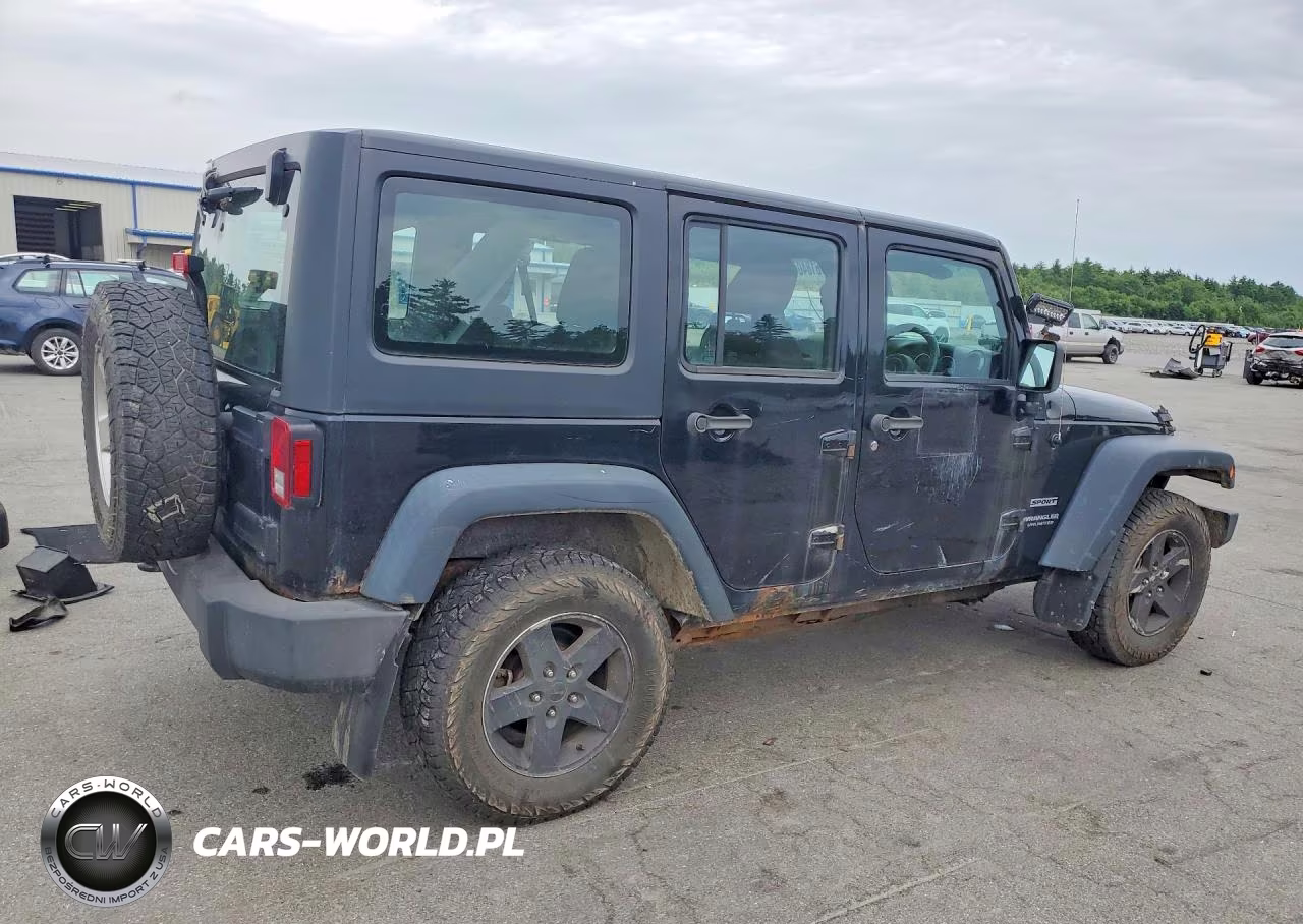 2013 Jeep Wrangler Unlimited Sport VIN:1C4BJWKG1DL694785 - 3