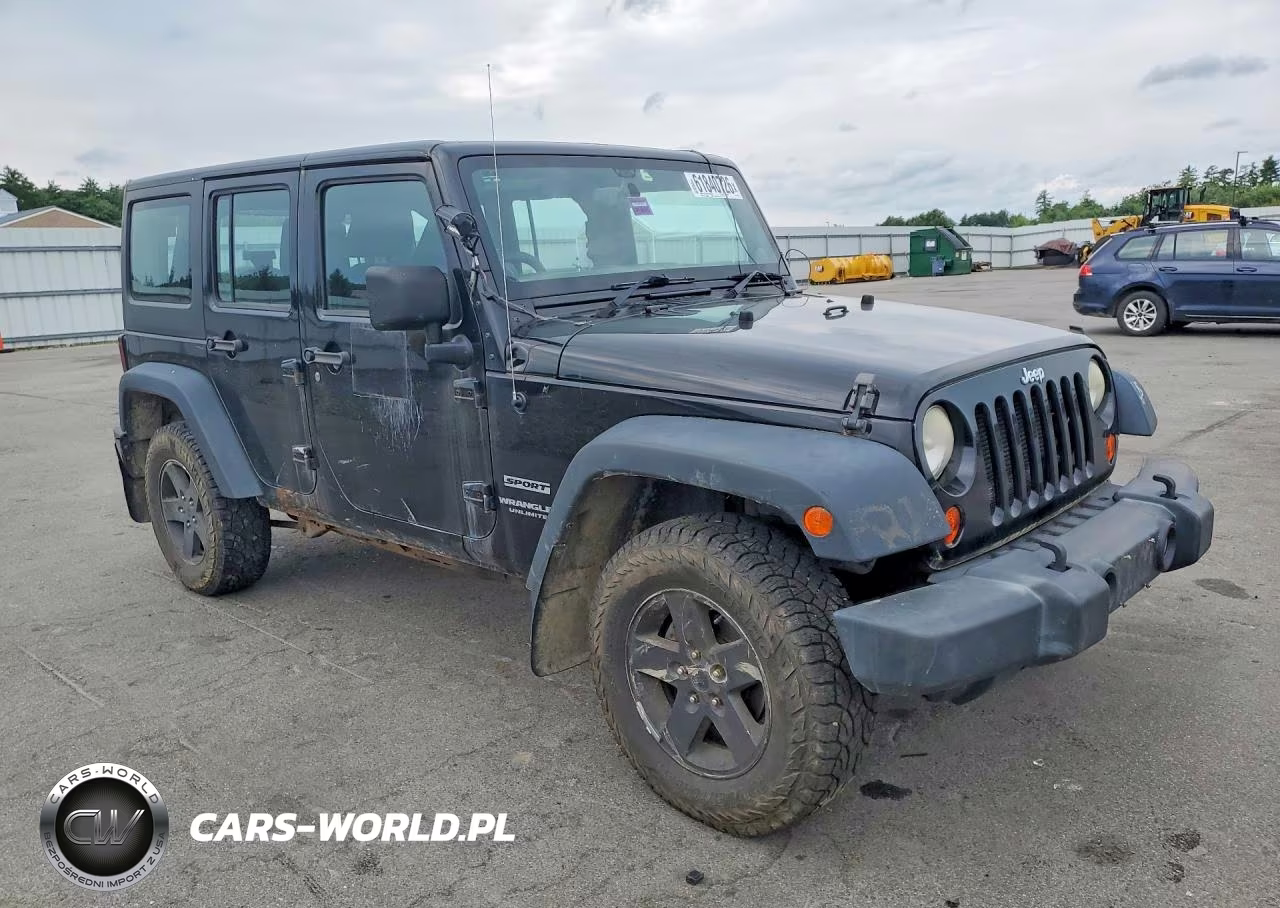 2013 Jeep Wrangler Unlimited Sport VIN:1C4BJWKG1DL694785 - 4
