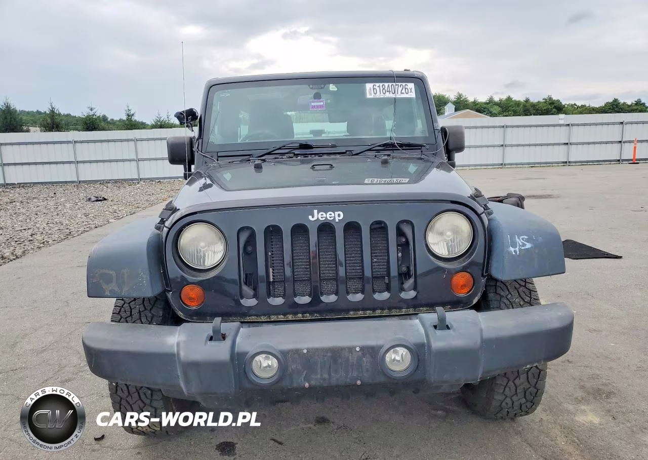 2013 Jeep Wrangler Unlimited Sport VIN:1C4BJWKG1DL694785 - 5