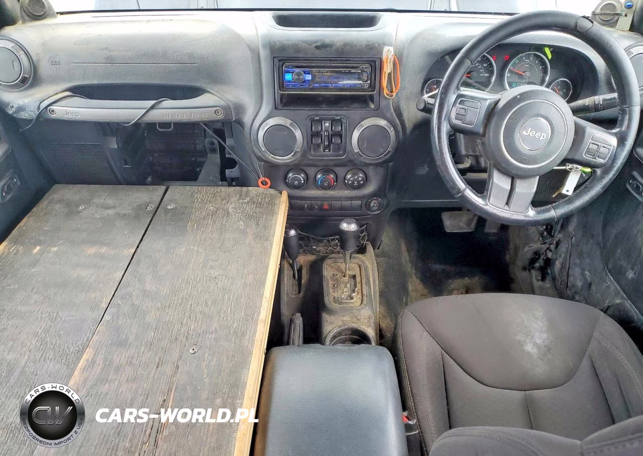 2013 Jeep Wrangler Unlimited Sport VIN:1C4BJWKG1DL694785 - 8