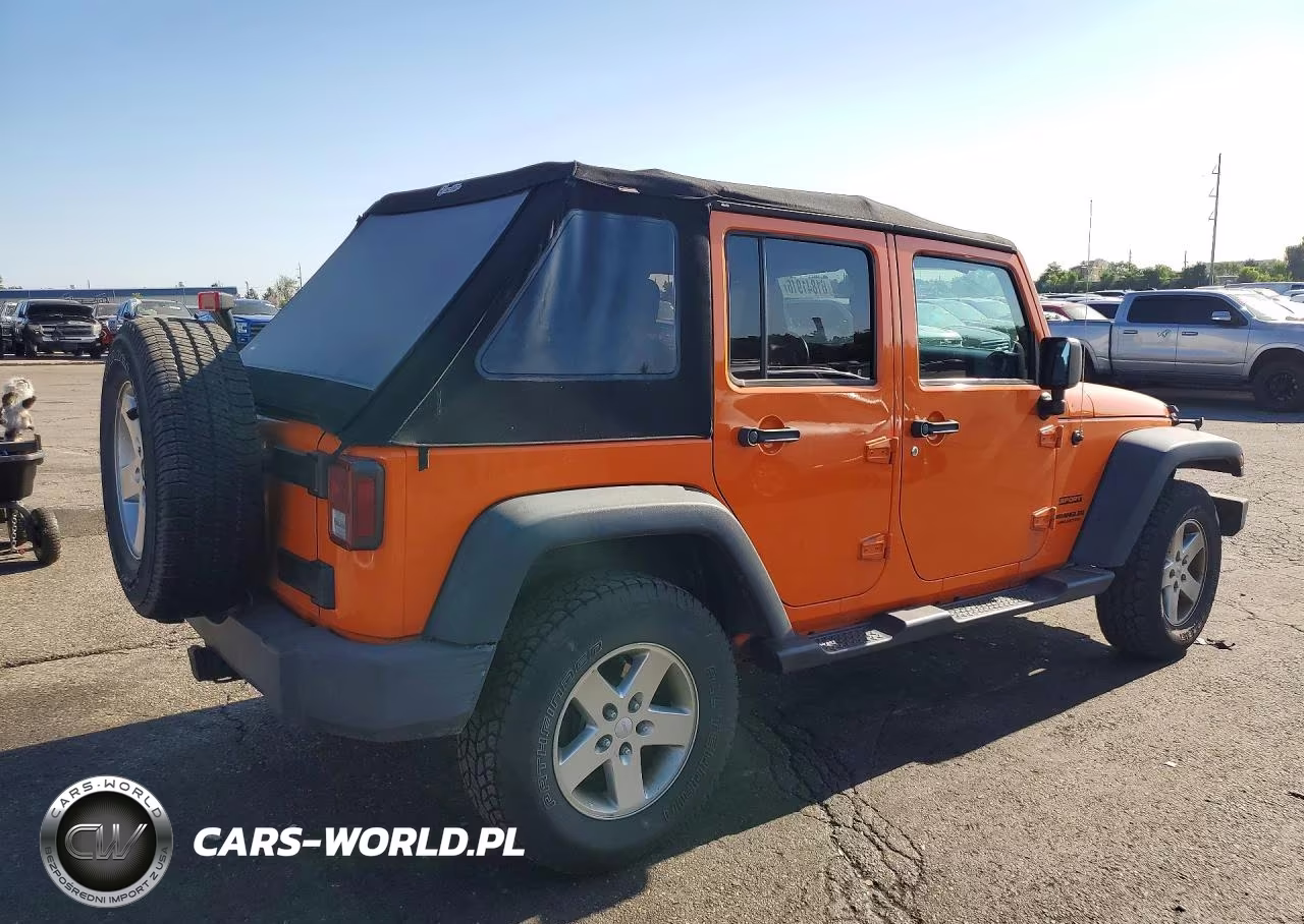 2013 Jeep Wrangler Unlimited Sport VIN:1C4BJWDG5DL520568 - 3