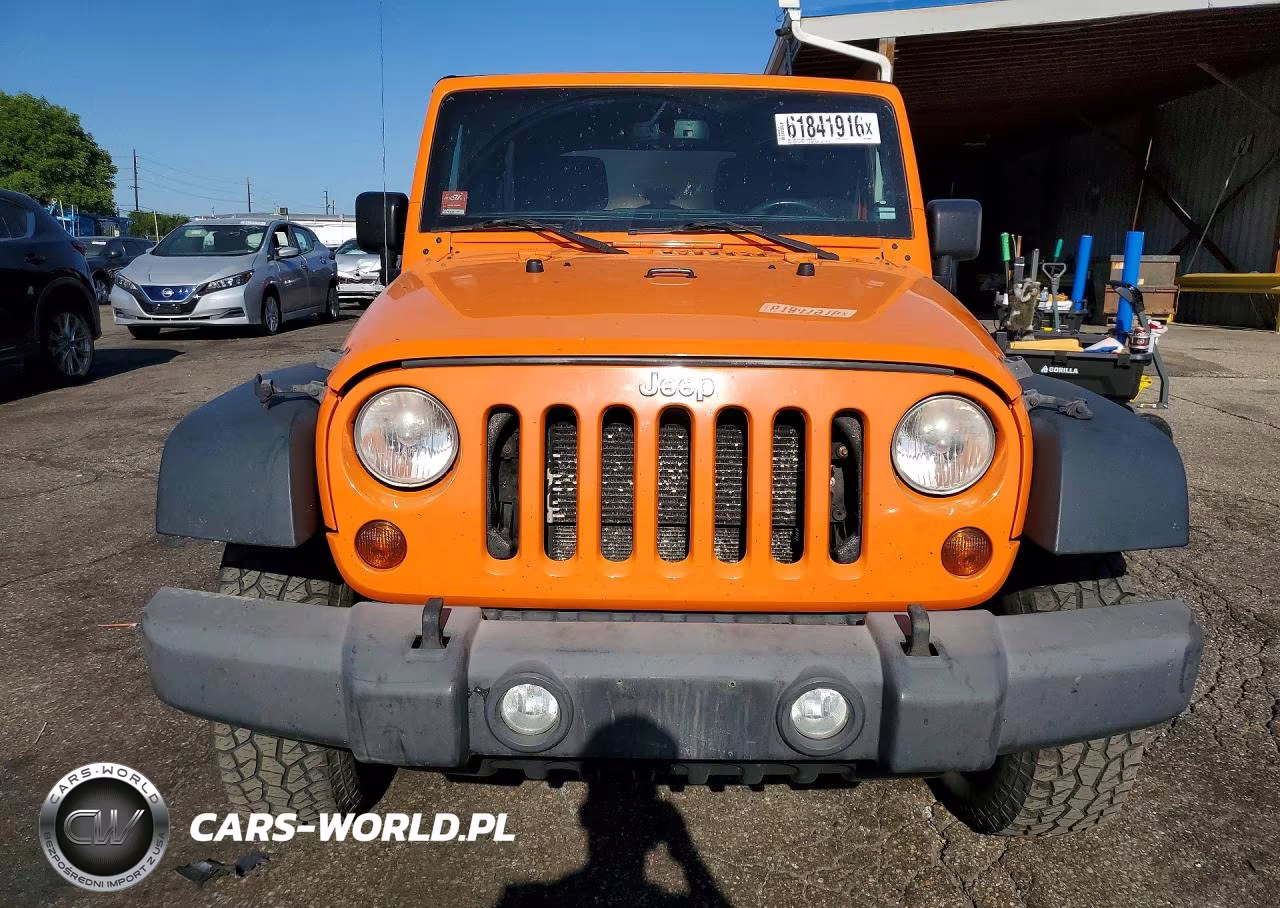2013 Jeep Wrangler Unlimited Sport VIN:1C4BJWDG5DL520568 - 5