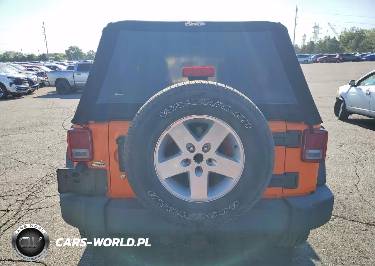 2013 Jeep Wrangler Unlimited Sport VIN:1C4BJWDG5DL520568 - 6