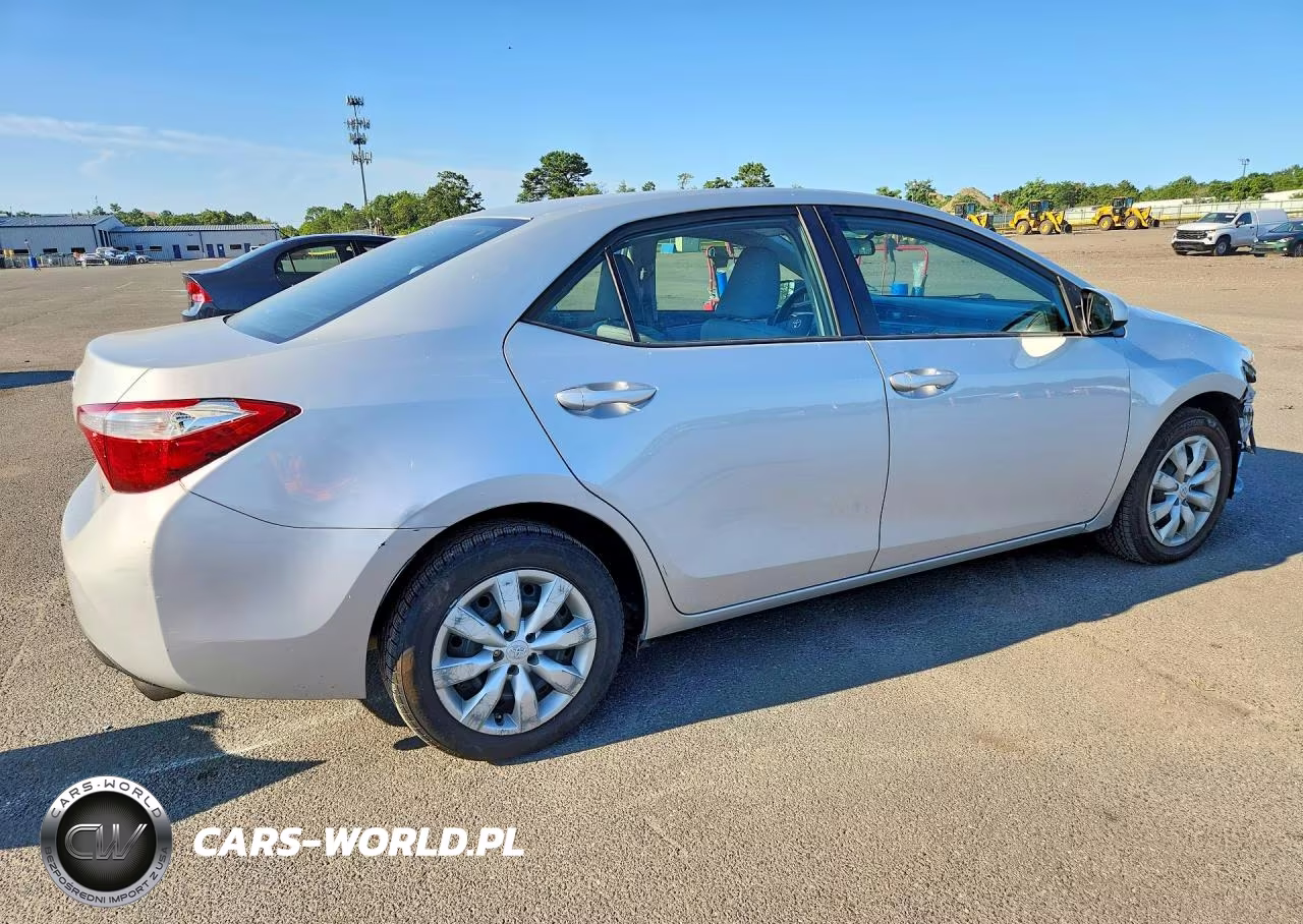 2015 Toyota Corolla Le VIN:2T1BURHE1FC331525 - 3