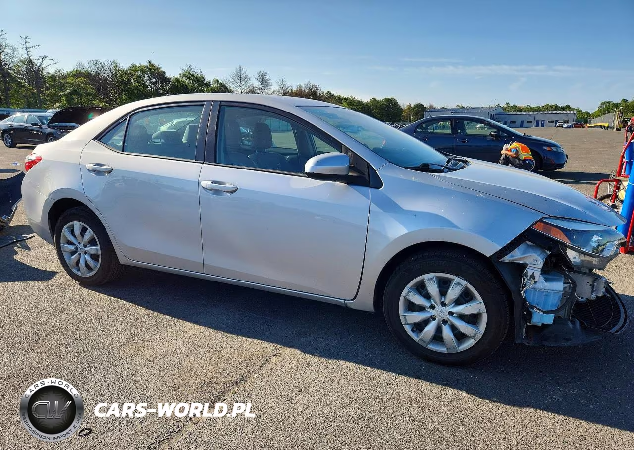 2015 Toyota Corolla Le VIN:2T1BURHE1FC331525 - 4