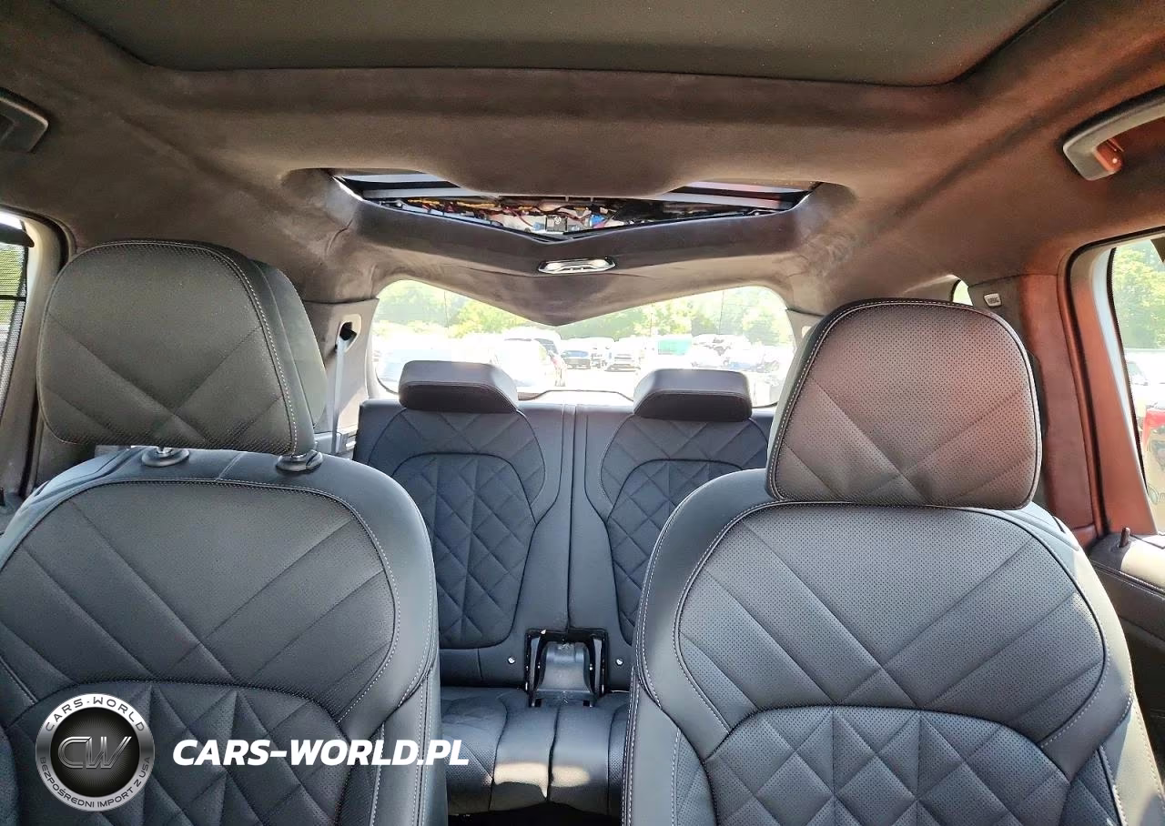 2025 BMW X7 xDrive40I VIN:5UX23EM06S9X20648 - 10