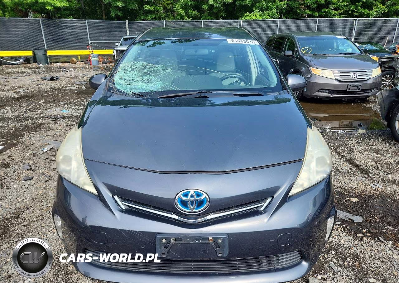 2013 Toyota Prius V Three VIN:JTDZN3EUXD3227920 - 5