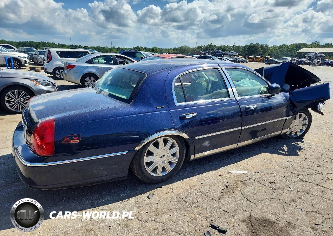 2004 Lincoln Town Car Ultimate VIN:1LNHM83W34Y677567 - 3