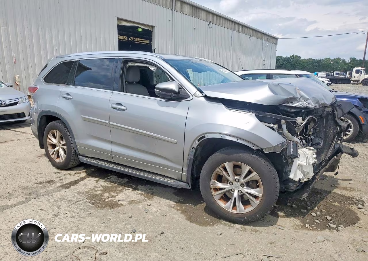 2015 Toyota Highlander Xle VIN:5TDJKRFH1FS077756 - 4